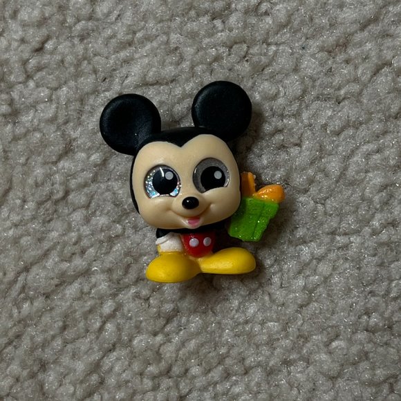 Disney Doorables Series 8: Mickey and Minnie Pair (BIRTHDAY EXCLUSIVE) - Picture 3 of 5